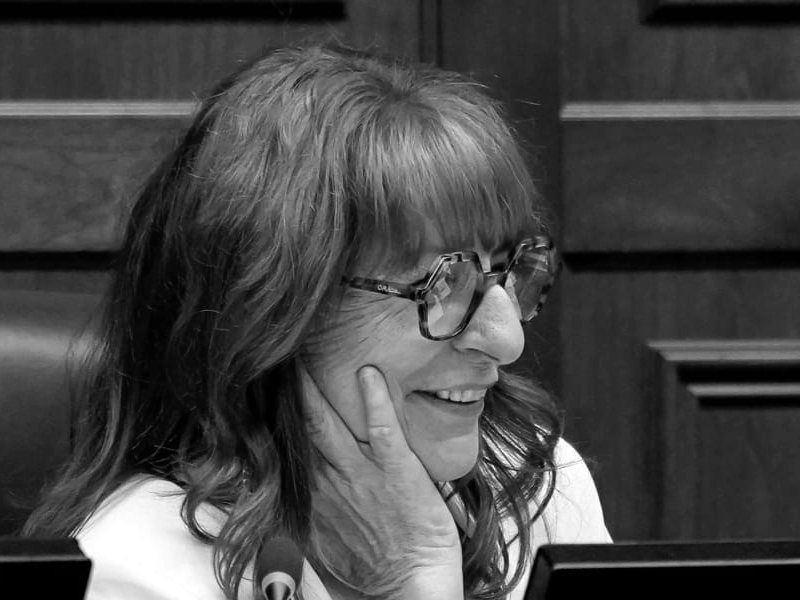 Linda Moore at the Vero Beach City Council dais